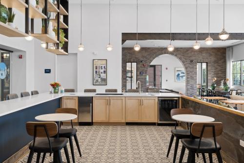 Apartment Rentals in Chattanooga, TN - Clubroom-Kitchen-Interior