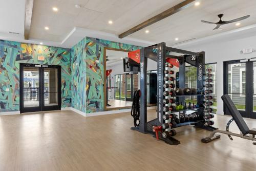 Apartment Rentals in Chattanooga, TN - Fitness-Center-with-Large-Mirror