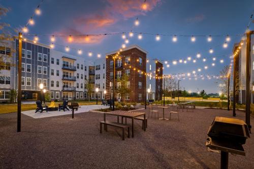 Apartment Rentals in Chattanooga, TN - Outdoor-Fire-Pits-and-Grilling-Area-with-Seating-at-Dusk