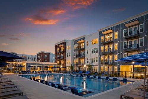 Apartment Rentals in Chattanooga, TN - Pool-Area-at-Dusk