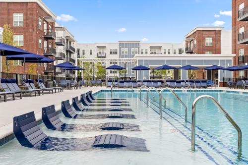 Apartment Rentals in Chattanooga, TN - with-Tanning-Shelf-and-Patio-Daytime