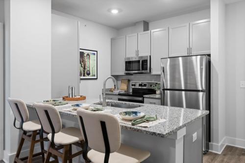 Two-Bedroom Apartments for Rent in-Chattanooga-TN-Model-Kitchen-with-Stainless-Steel-Appliances-Colchester